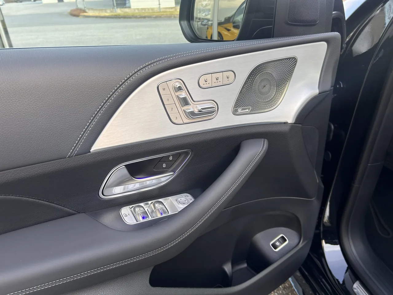 2025 Mercedes-Benz GLE 450 d 4MATIC, AMG Line and Night package proposée par un concessionnaire spécialisé à Písek, Tchéquie, photo 14 sur 29