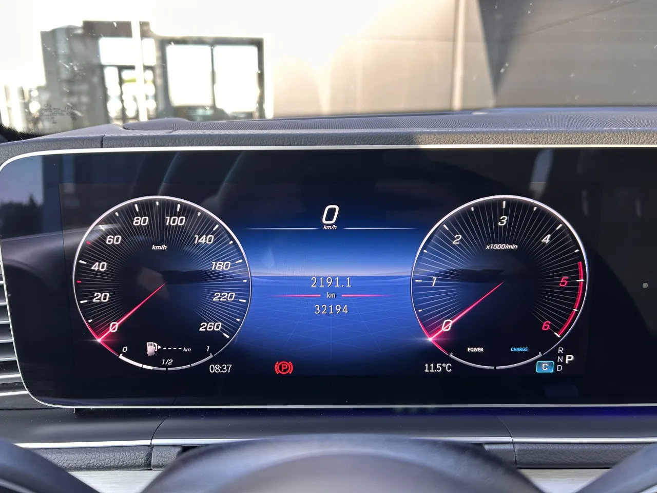 2025 Mercedes-Benz GLE 450 d 4MATIC, AMG Line and Night package proposée par un concessionnaire spécialisé à Písek, Tchéquie, photo 15 sur 29
