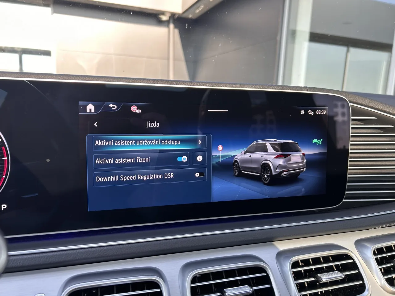 2025 Mercedes-Benz GLE 450 d 4MATIC, AMG Line and Night package proposée par un concessionnaire spécialisé à Písek, Tchéquie, photo 20 sur 29