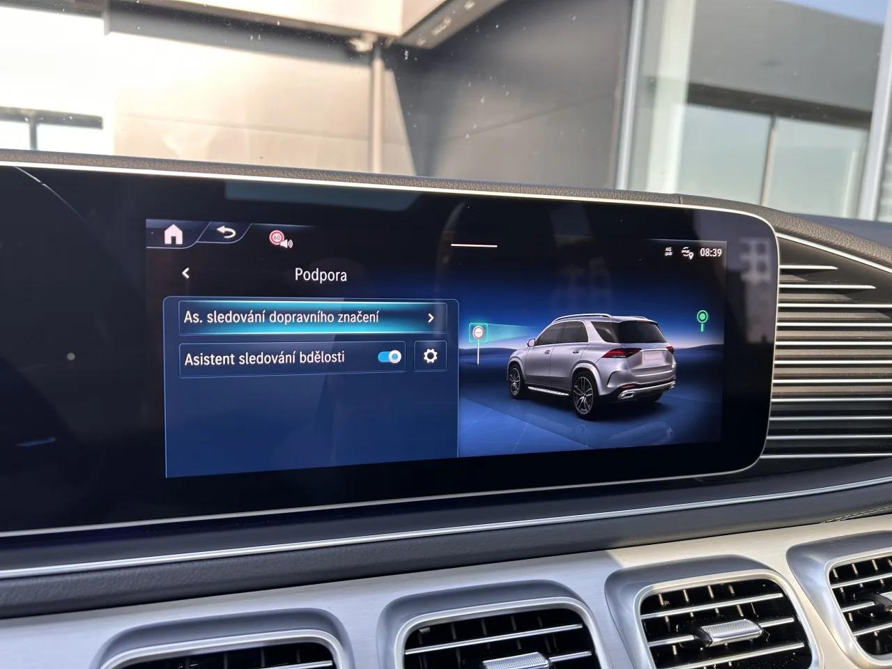 2025 Mercedes-Benz GLE 450 d 4MATIC, AMG Line and Night package proposée par un concessionnaire spécialisé à Písek, Tchéquie, photo 21 sur 29