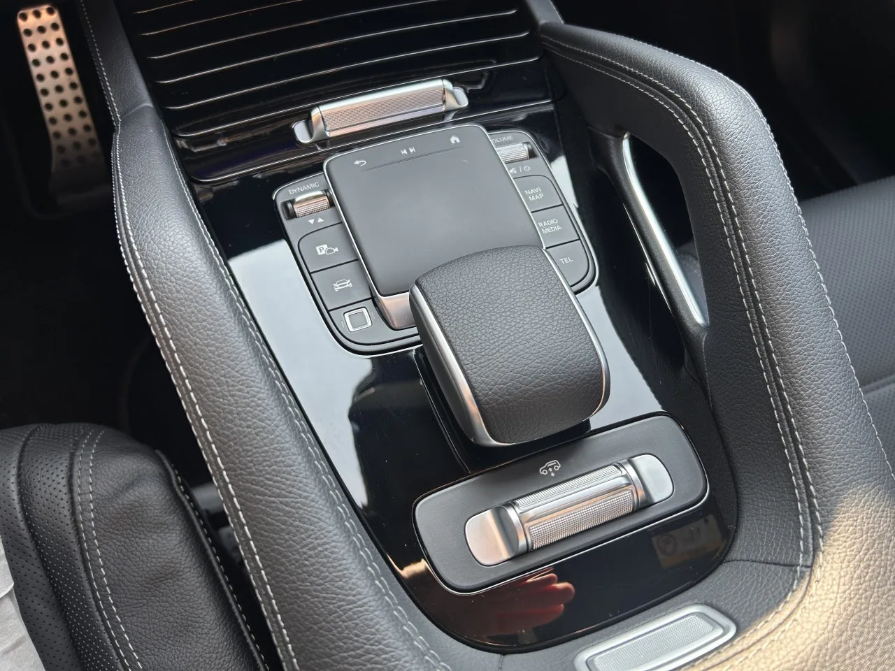 2025 Mercedes-Benz GLE 450 d 4MATIC, AMG Line and Night package proposée par un concessionnaire spécialisé à Písek, Tchéquie, photo 22 sur 29