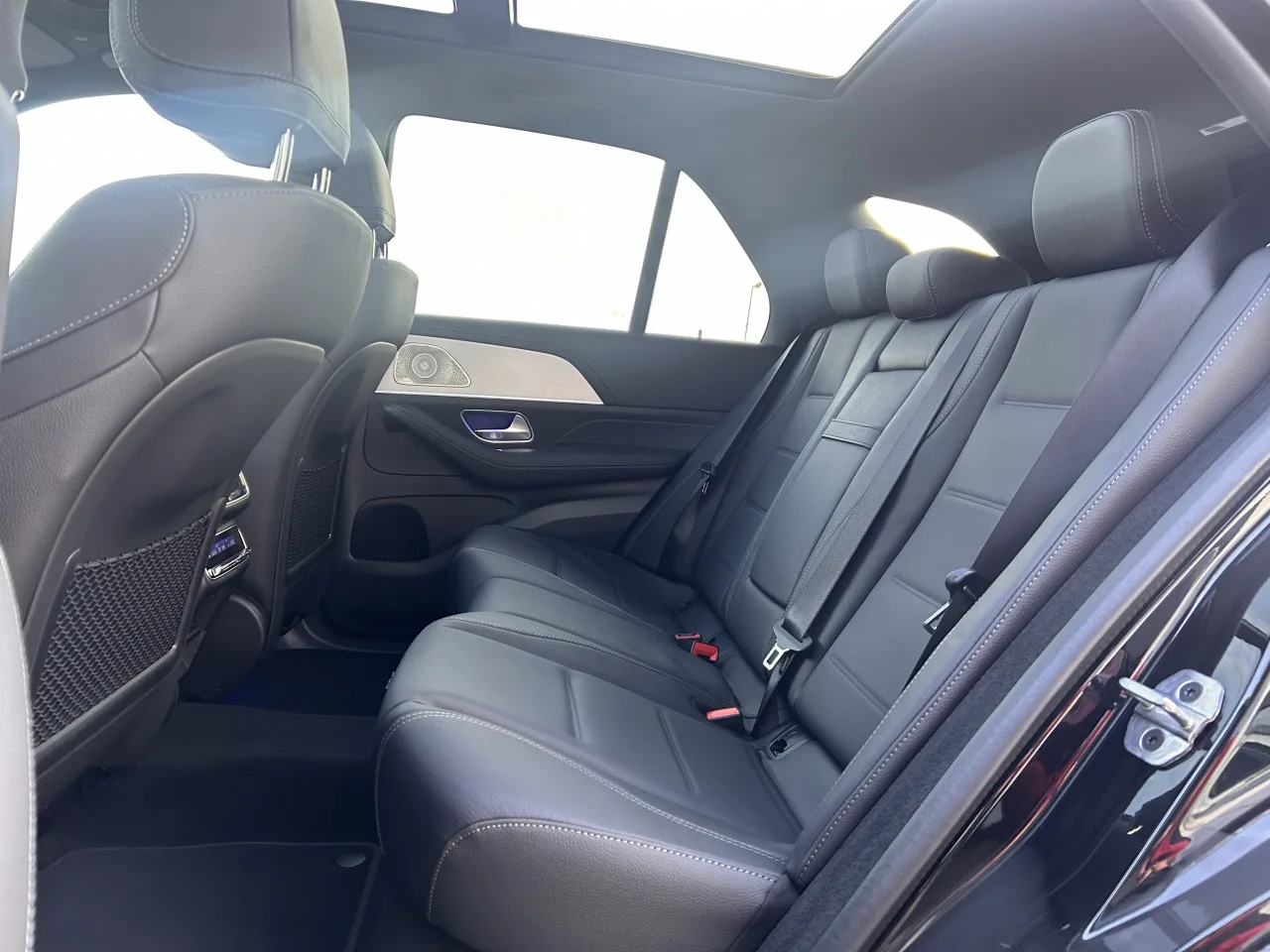 2025 Mercedes-Benz GLE 450 d 4MATIC, AMG Line and Night package proposée par un concessionnaire spécialisé à Písek, Tchéquie, photo 25 sur 29