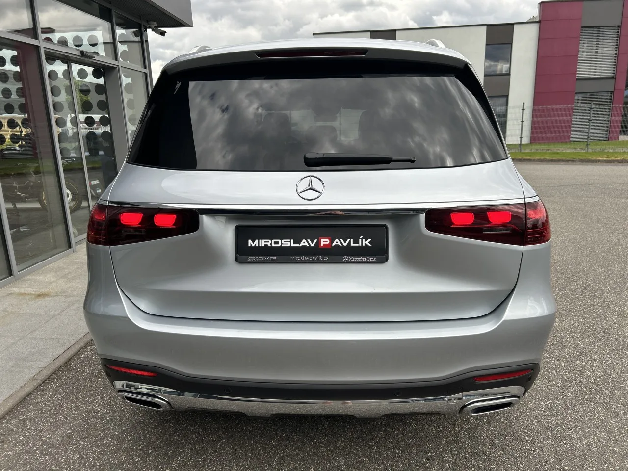 2025 Mercedes-Benz GLS 450 d 4MATIC, AMG Line proposée par un concessionnaire spécialisé à Písek, Tchéquie, photo 6 sur 40