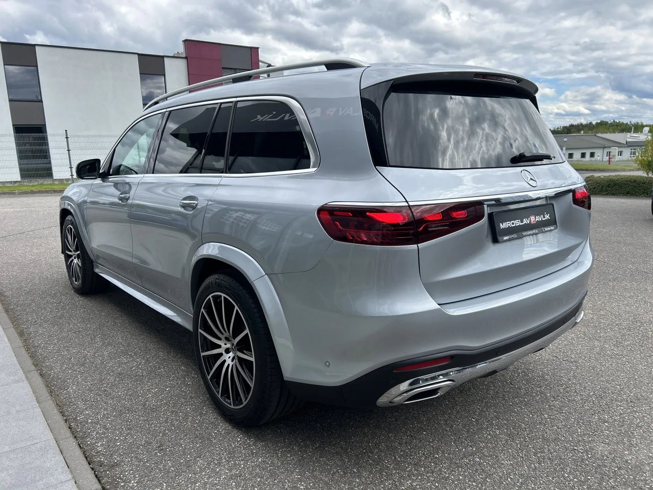 2025 Mercedes-Benz GLS 450 d 4MATIC, AMG Line proposée par un concessionnaire spécialisé à Písek, Tchéquie, photo 7 sur 40