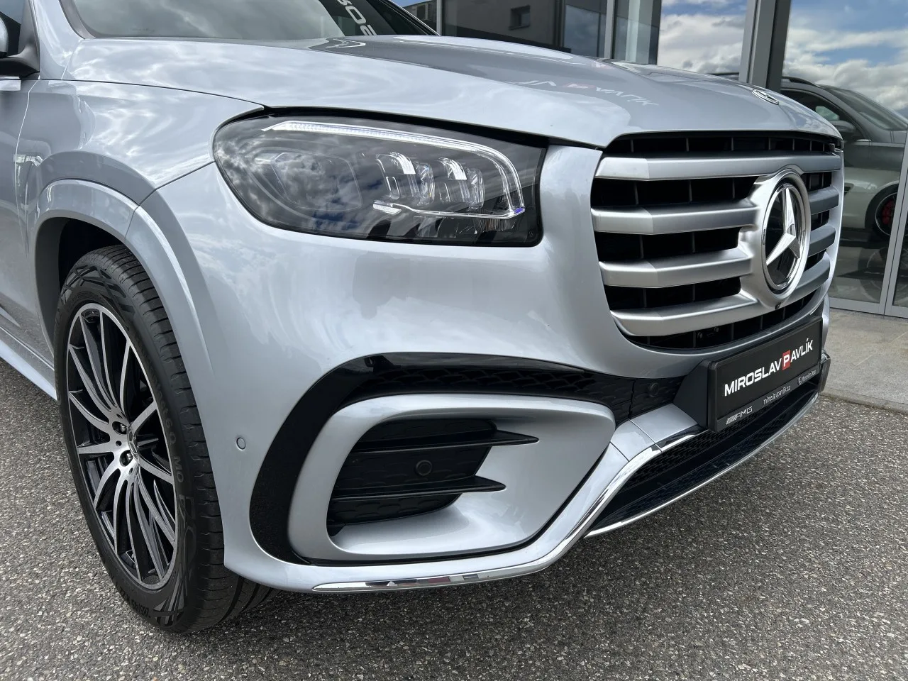 2025 Mercedes-Benz GLS 450 d 4MATIC, AMG Line proposée par un concessionnaire spécialisé à Písek, Tchéquie, photo 8 sur 40