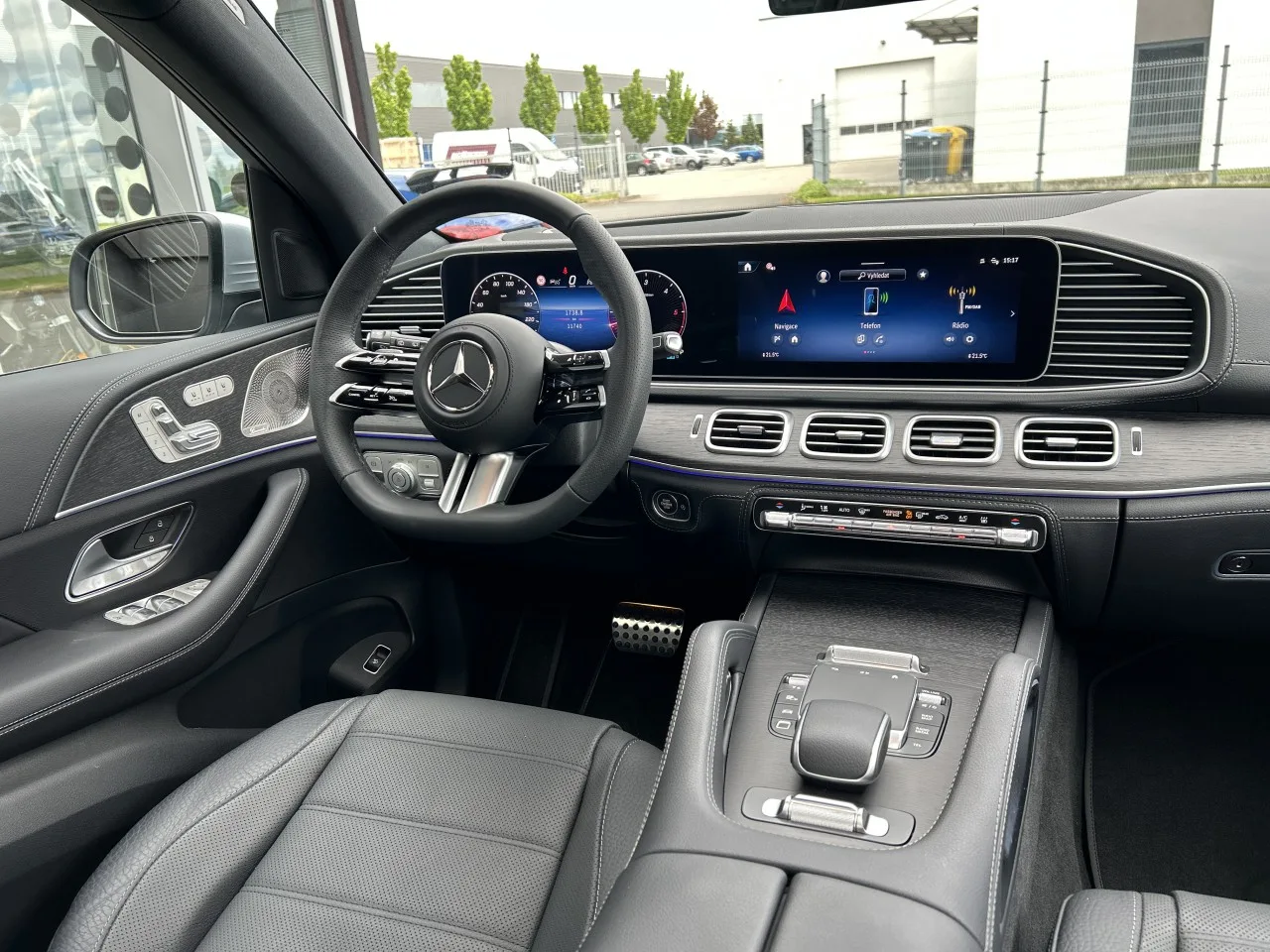 2025 Mercedes-Benz GLS 450 d 4MATIC, AMG Line proposée par un concessionnaire spécialisé à Písek, Tchéquie, photo 11 sur 40