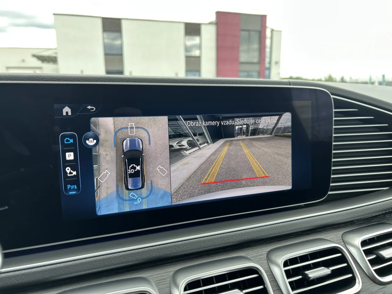 2025 Mercedes-Benz GLS 450 d 4MATIC, AMG Line proposée par un concessionnaire spécialisé à Písek, Tchéquie, photo 14 sur 40