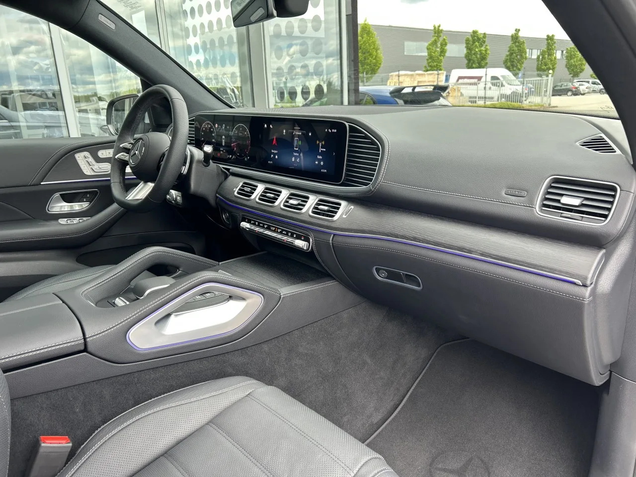 2025 Mercedes-Benz GLS 450 d 4MATIC, AMG Line proposée par un concessionnaire spécialisé à Písek, Tchéquie, photo 20 sur 40