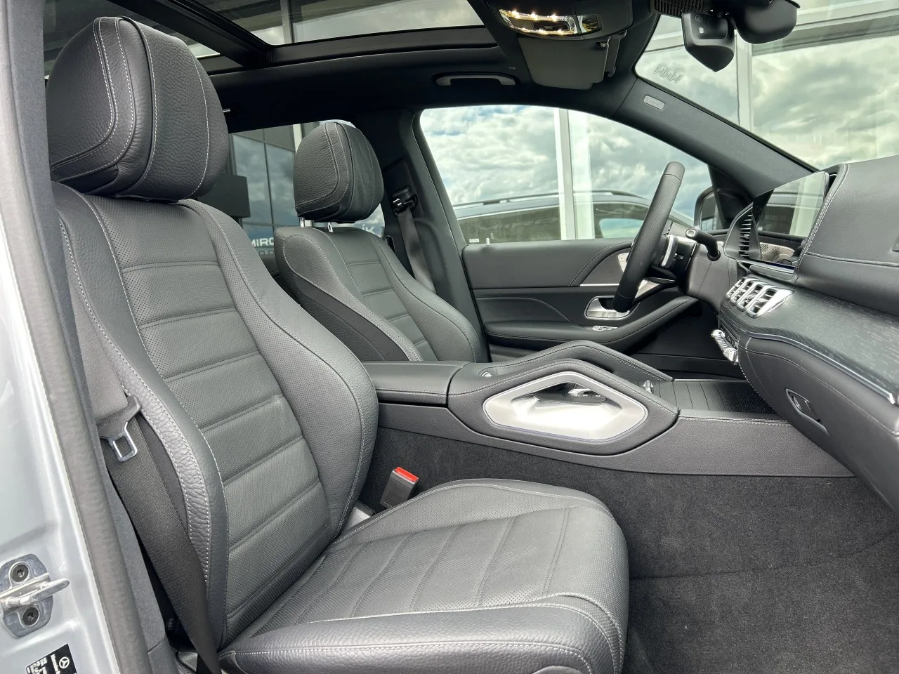2025 Mercedes-Benz GLS 450 d 4MATIC, AMG Line proposée par un concessionnaire spécialisé à Písek, Tchéquie, photo 22 sur 40