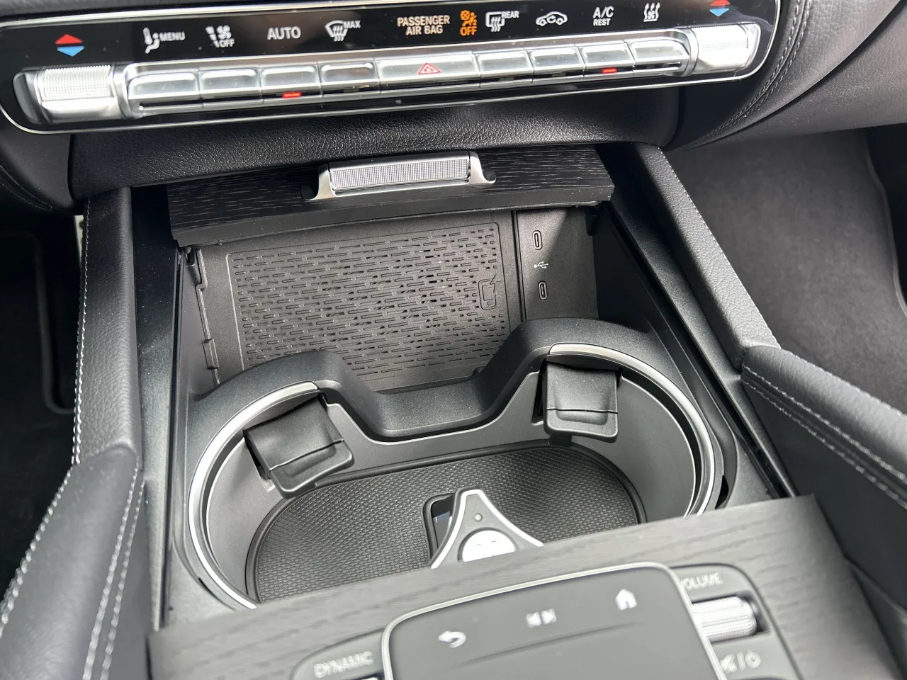 2025 Mercedes-Benz GLS 450 d 4MATIC, AMG Line proposée par un concessionnaire spécialisé à Písek, Tchéquie, photo 24 sur 40