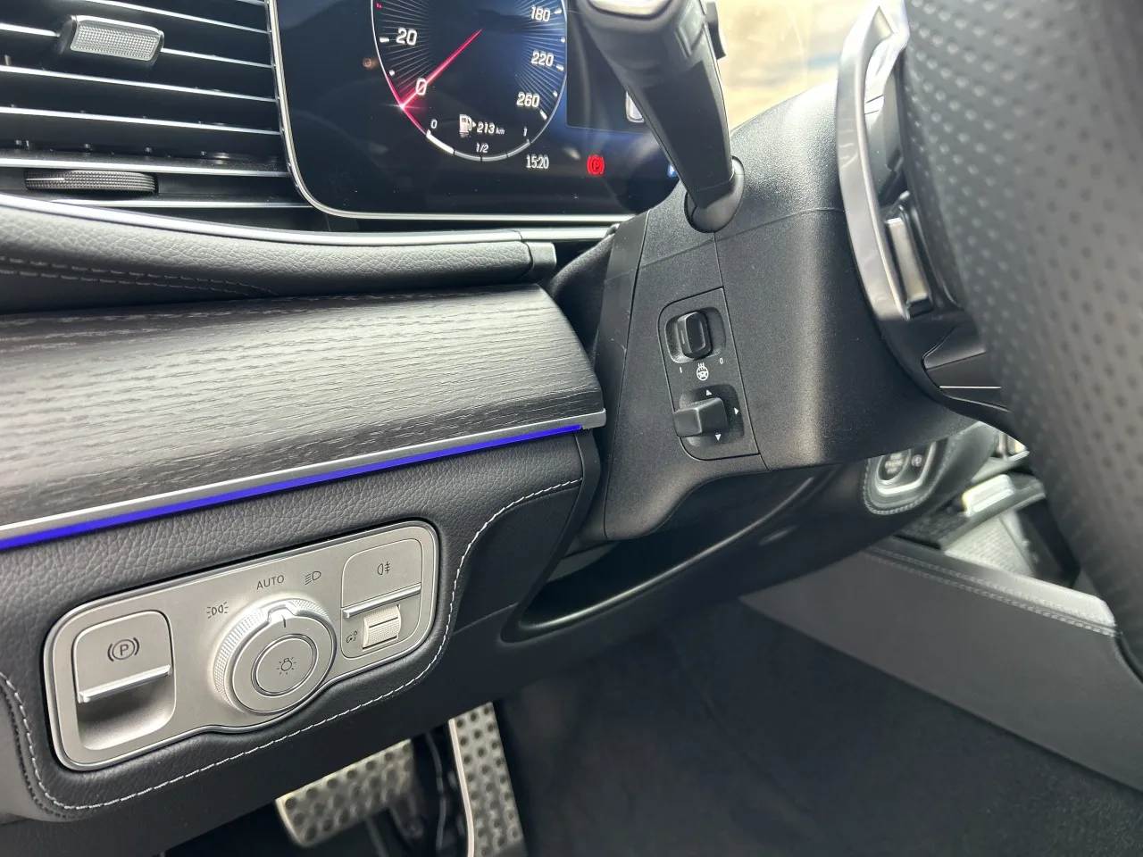 2025 Mercedes-Benz GLS 450 d 4MATIC, AMG Line proposée par un concessionnaire spécialisé à Písek, Tchéquie, photo 25 sur 40