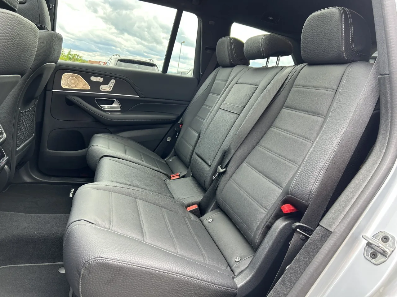 2025 Mercedes-Benz GLS 450 d 4MATIC, AMG Line proposée par un concessionnaire spécialisé à Písek, Tchéquie, photo 28 sur 40