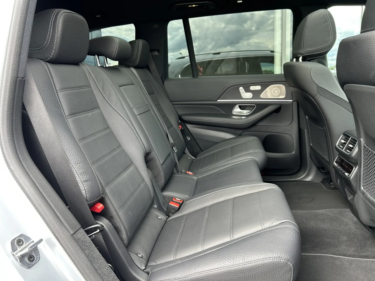 2025 Mercedes-Benz GLS 450 d 4MATIC, AMG Line proposée par un concessionnaire spécialisé à Písek, Tchéquie, photo 29 sur 40