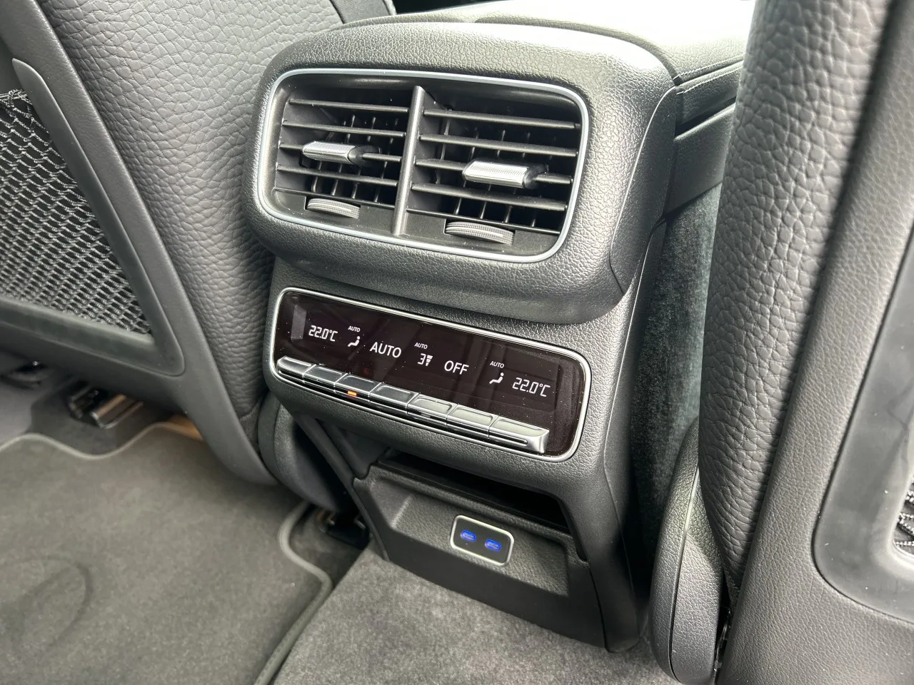 2025 Mercedes-Benz GLS 450 d 4MATIC, AMG Line proposée par un concessionnaire spécialisé à Písek, Tchéquie, photo 31 sur 40