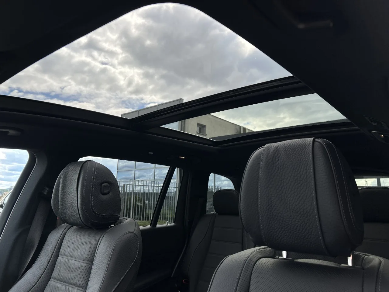 2025 Mercedes-Benz GLS 450 d 4MATIC, AMG Line proposée par un concessionnaire spécialisé à Písek, Tchéquie, photo 33 sur 40