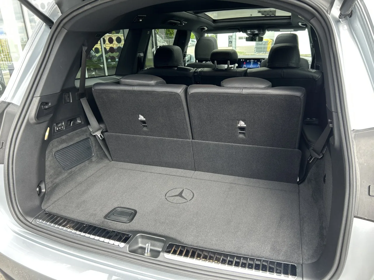 2025 Mercedes-Benz GLS 450 d 4MATIC, AMG Line proposée par un concessionnaire spécialisé à Písek, Tchéquie, photo 35 sur 40