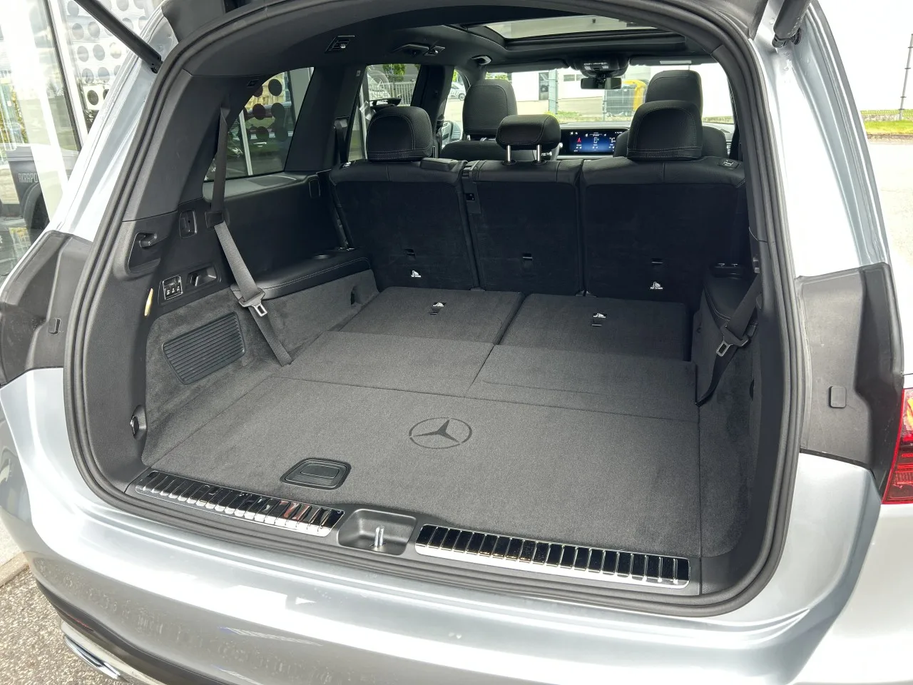 2025 Mercedes-Benz GLS 450 d 4MATIC, AMG Line proposée par un concessionnaire spécialisé à Písek, Tchéquie, photo 36 sur 40