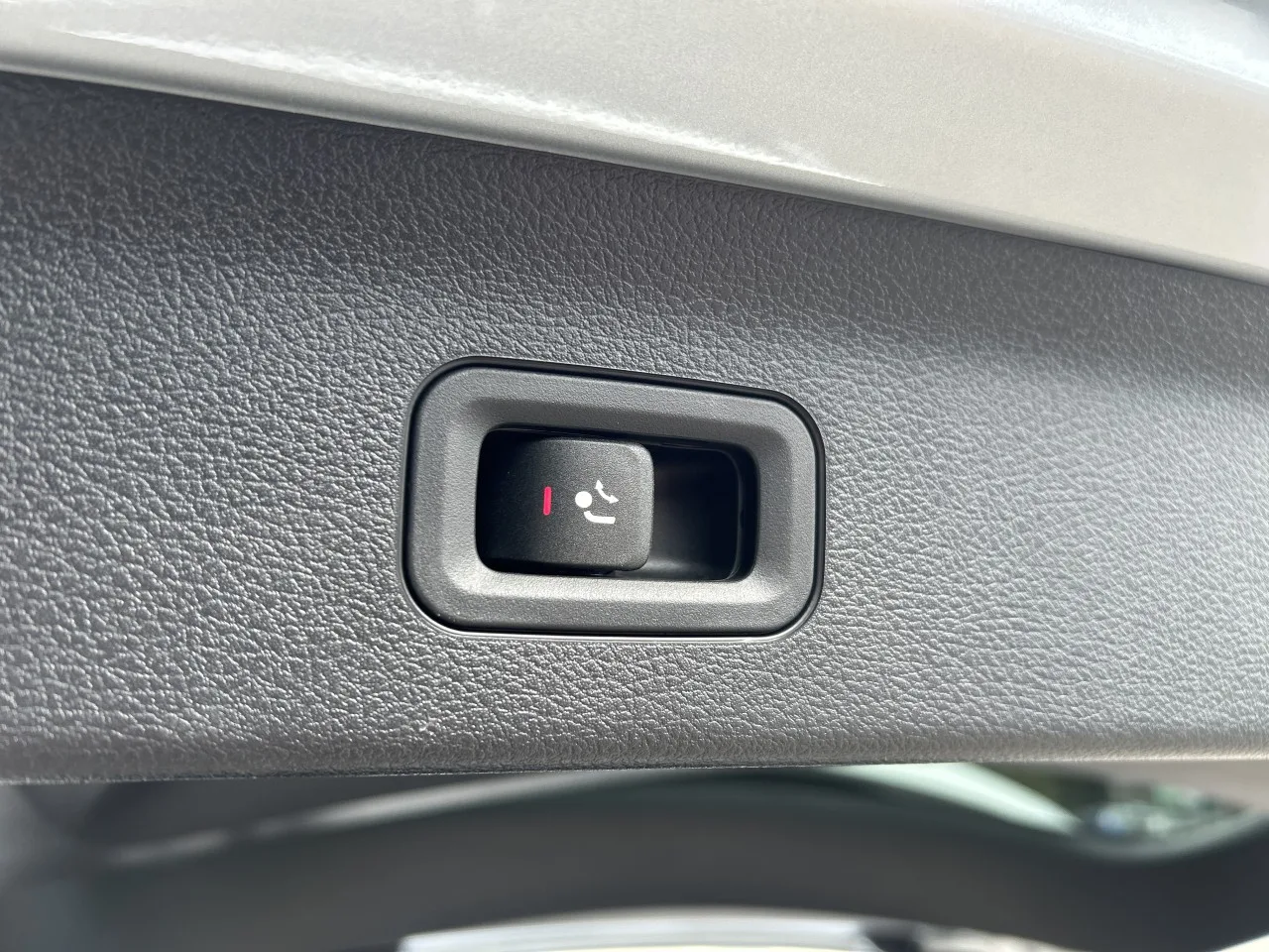2025 Mercedes-Benz GLS 450 d 4MATIC, AMG Line proposée par un concessionnaire spécialisé à Písek, Tchéquie, photo 39 sur 40