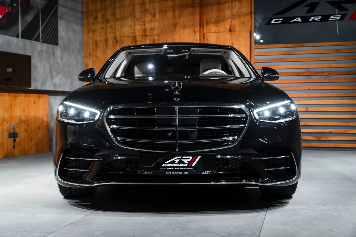 2025 Mercedes-Benz S 450 4MATIC, long offered by a specialist dealer in Bratislava, Slovakia, photo 2 of 15