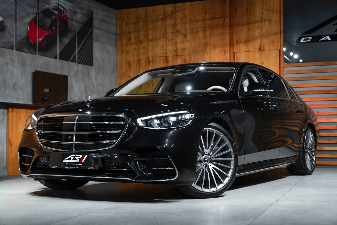 2025 Mercedes-Benz S 450 4MATIC, long offered by a specialist dealer in Bratislava, Slovakia, photo 3 of 15