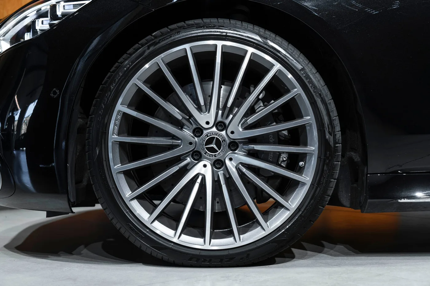 2025 Mercedes-Benz S 450 4MATIC, long offered by a specialist dealer in Bratislava, Slovakia, photo 5 of 15