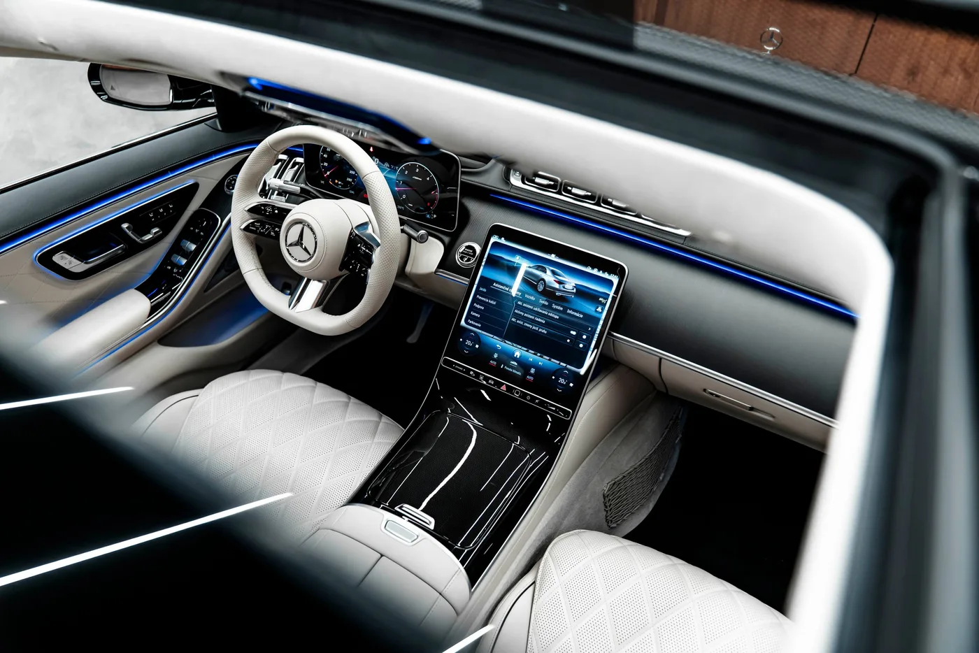 2025 Mercedes-Benz S 450 4MATIC, long offered by a specialist dealer in Bratislava, Slovakia, photo 6 of 15