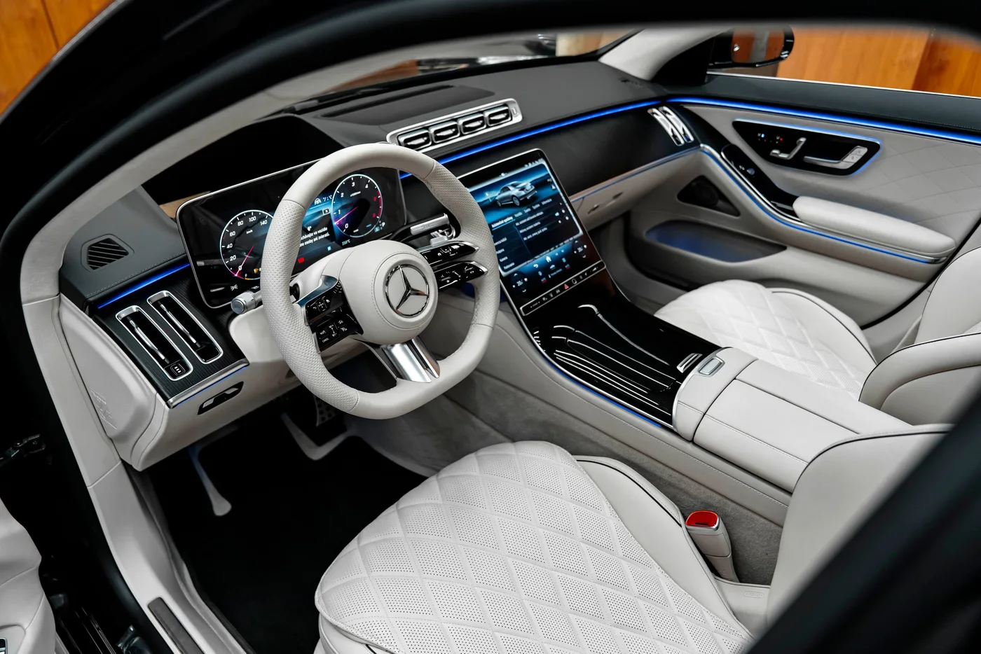 2025 Mercedes-Benz S 450 4MATIC, long offered by a specialist dealer in Bratislava, Slovakia, photo 7 of 15