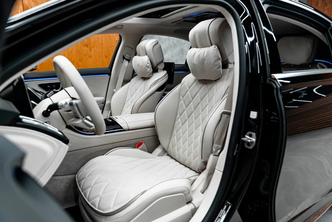 2025 Mercedes-Benz S 450 4MATIC, long offered by a specialist dealer in Bratislava, Slovakia, photo 9 of 15