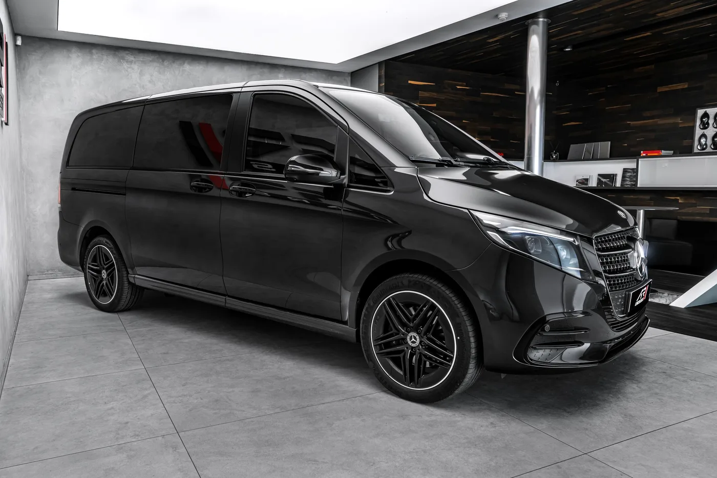 2025 Mercedes-Benz V 300 d 4MATIC, Exclusive, long offered by a specialist dealer in Ostrava, Czechia, photo 4 of 15