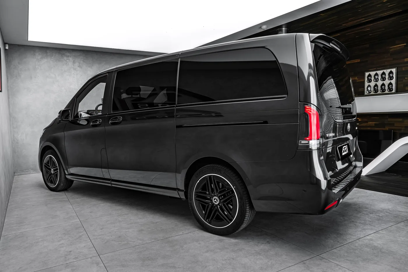 2025 Mercedes-Benz V 300 d 4MATIC, Exclusive, long offered by a specialist dealer in Ostrava, Czechia, photo 7 of 15