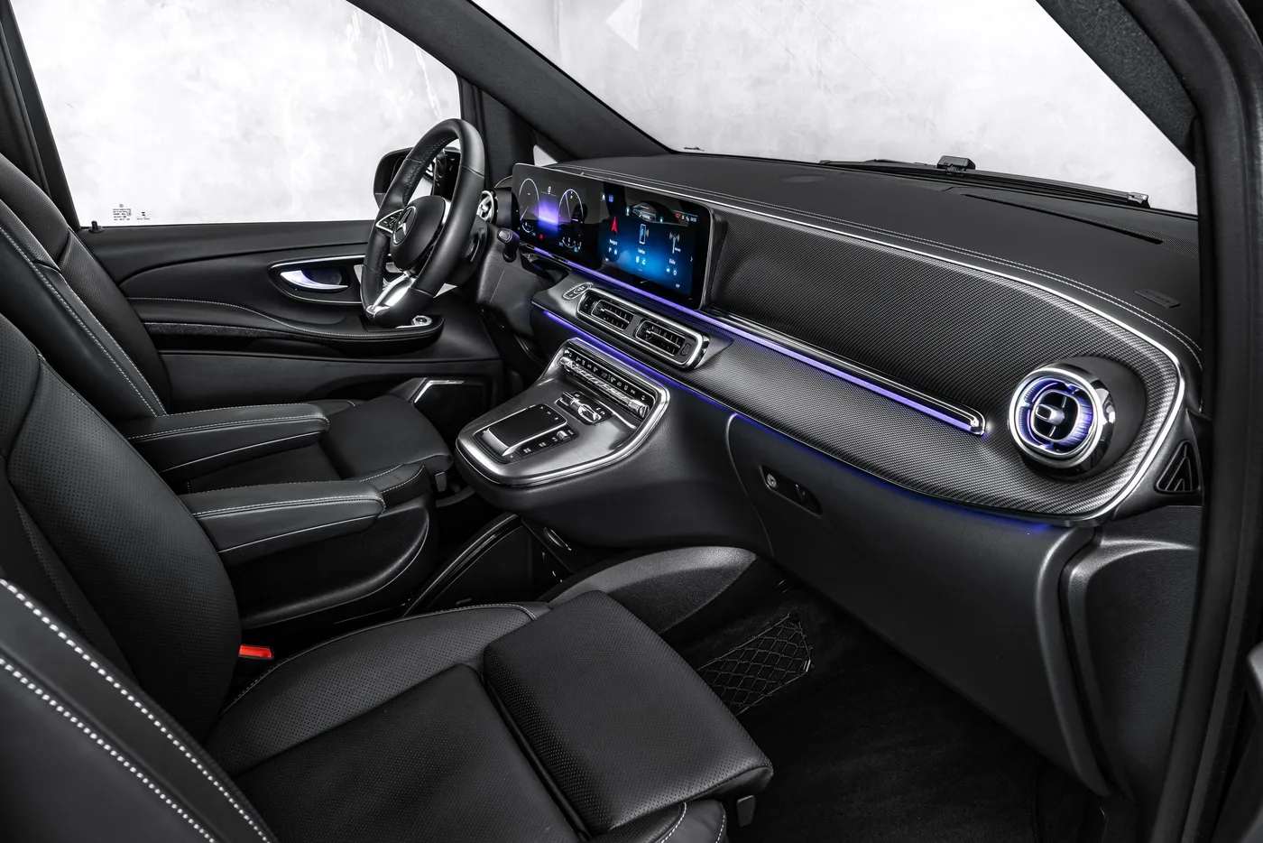 2025 Mercedes-Benz V 300 d 4MATIC, Exclusive, long offered by a specialist dealer in Ostrava, Czechia, photo 12 of 15