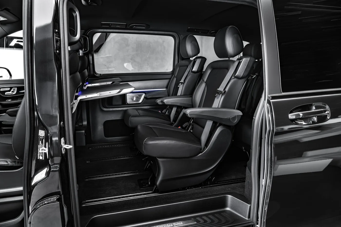 2025 Mercedes-Benz V 300 d 4MATIC, Exclusive, long offered by a specialist dealer in Ostrava, Czechia, photo 14 of 15