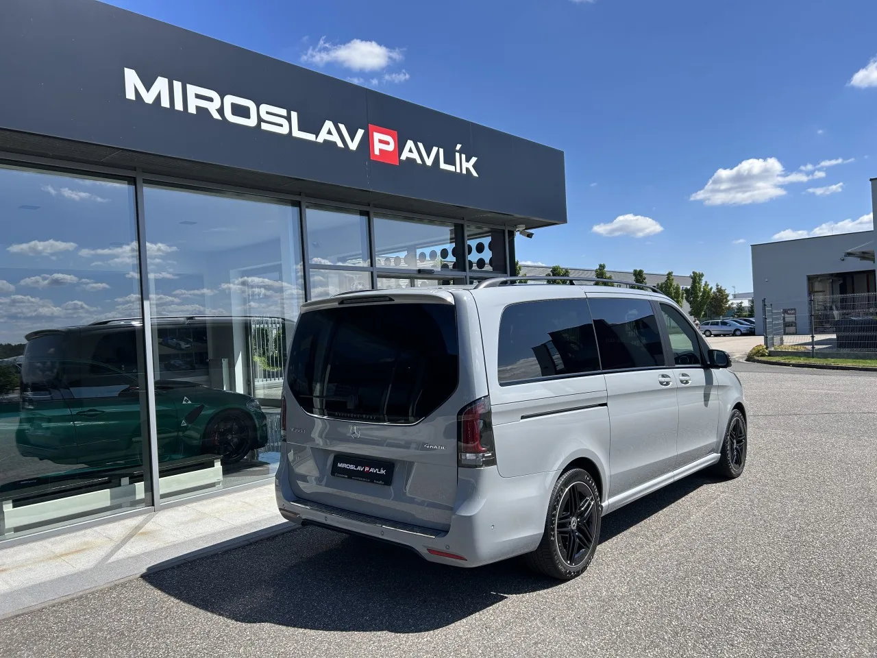 2025 Mercedes-Benz V 300 d 4MATIC, Exclusive, long, AMG Line offered by a specialist dealer in Písek, Czechia, photo 5 of 37