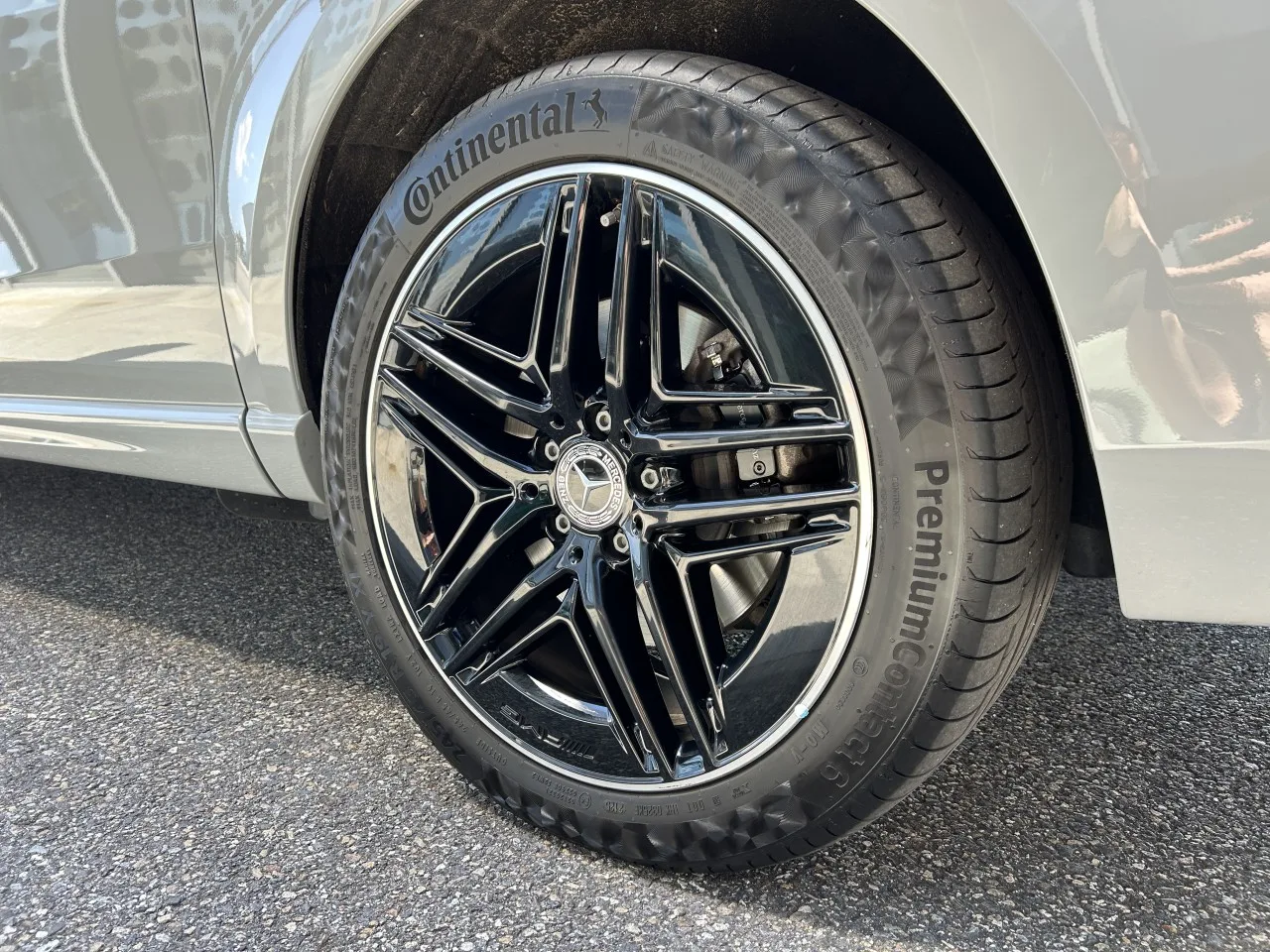 2025 Mercedes-Benz V 300 d 4MATIC, Exclusive, long, AMG Line offered by a specialist dealer in Písek, Czechia, photo 8 of 37