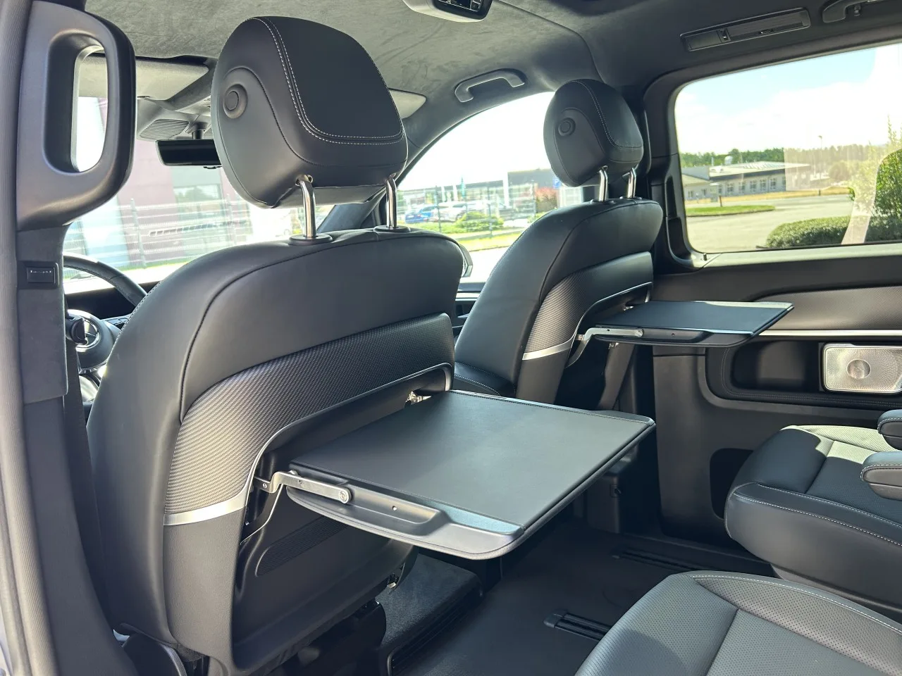 2025 Mercedes-Benz V 300 d 4MATIC, Exclusive, long, AMG Line offered by a specialist dealer in Písek, Czechia, photo 29 of 37