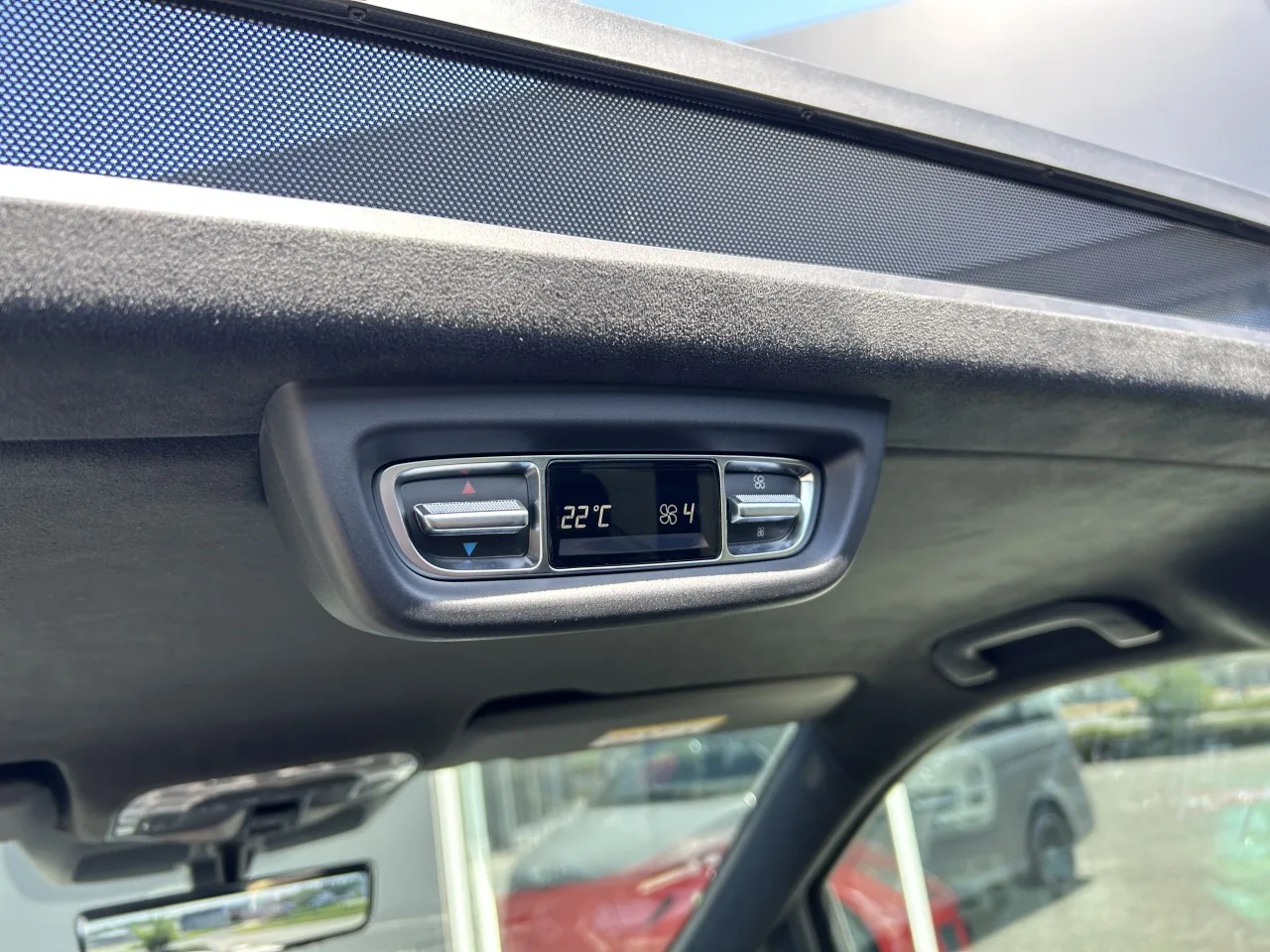 2025 Mercedes-Benz V 300 d 4MATIC, Exclusive, long, AMG Line offered by a specialist dealer in Písek, Czechia, photo 30 of 37