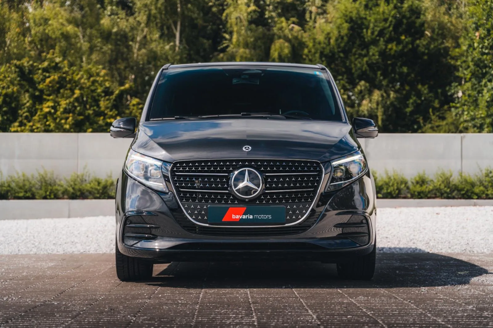 2025 Mercedes-Benz V 300 d 4MATIC, Avantgarde, AMG Line, 2/29