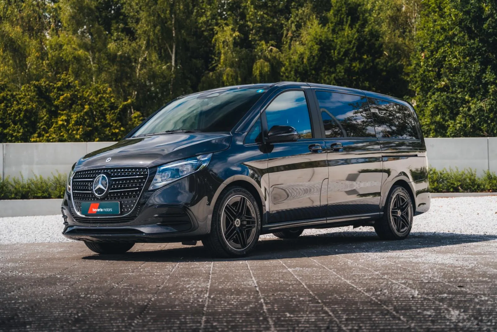 2025 Mercedes-Benz V 300 d 4MATIC, Avantgarde, AMG Line, 4/29