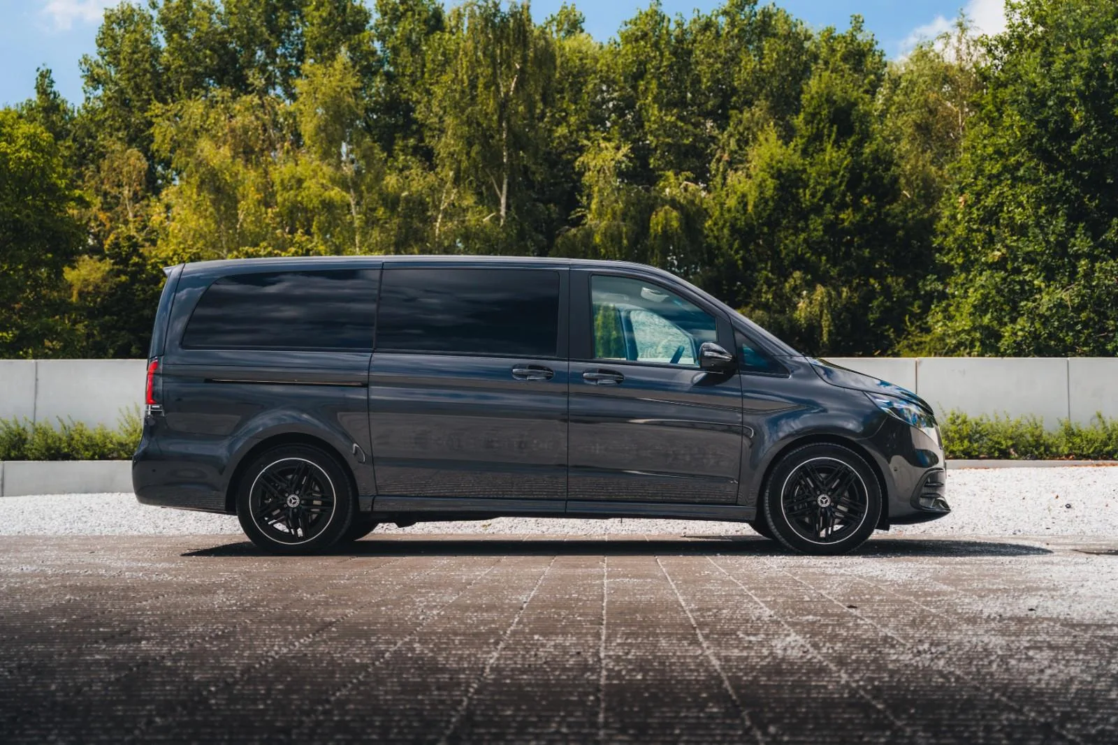 2025 Mercedes-Benz V 300 d 4MATIC, Avantgarde, AMG Line, 5/29