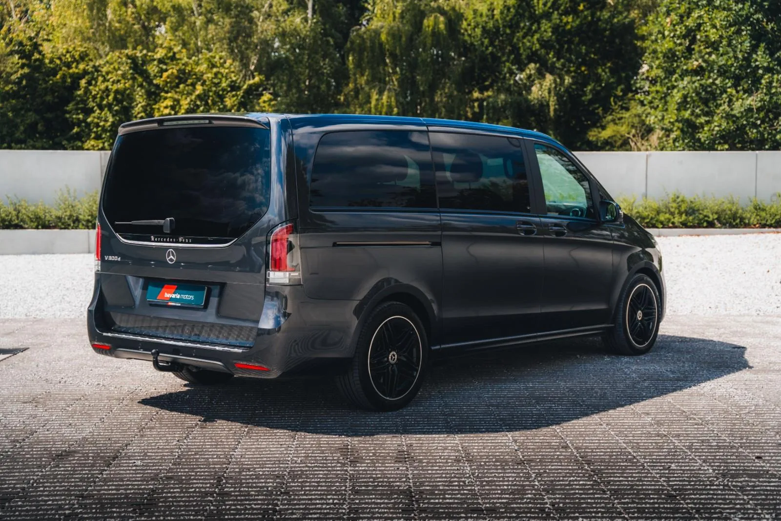 2025 Mercedes-Benz V 300 d 4MATIC, Avantgarde, AMG Line, 7/29