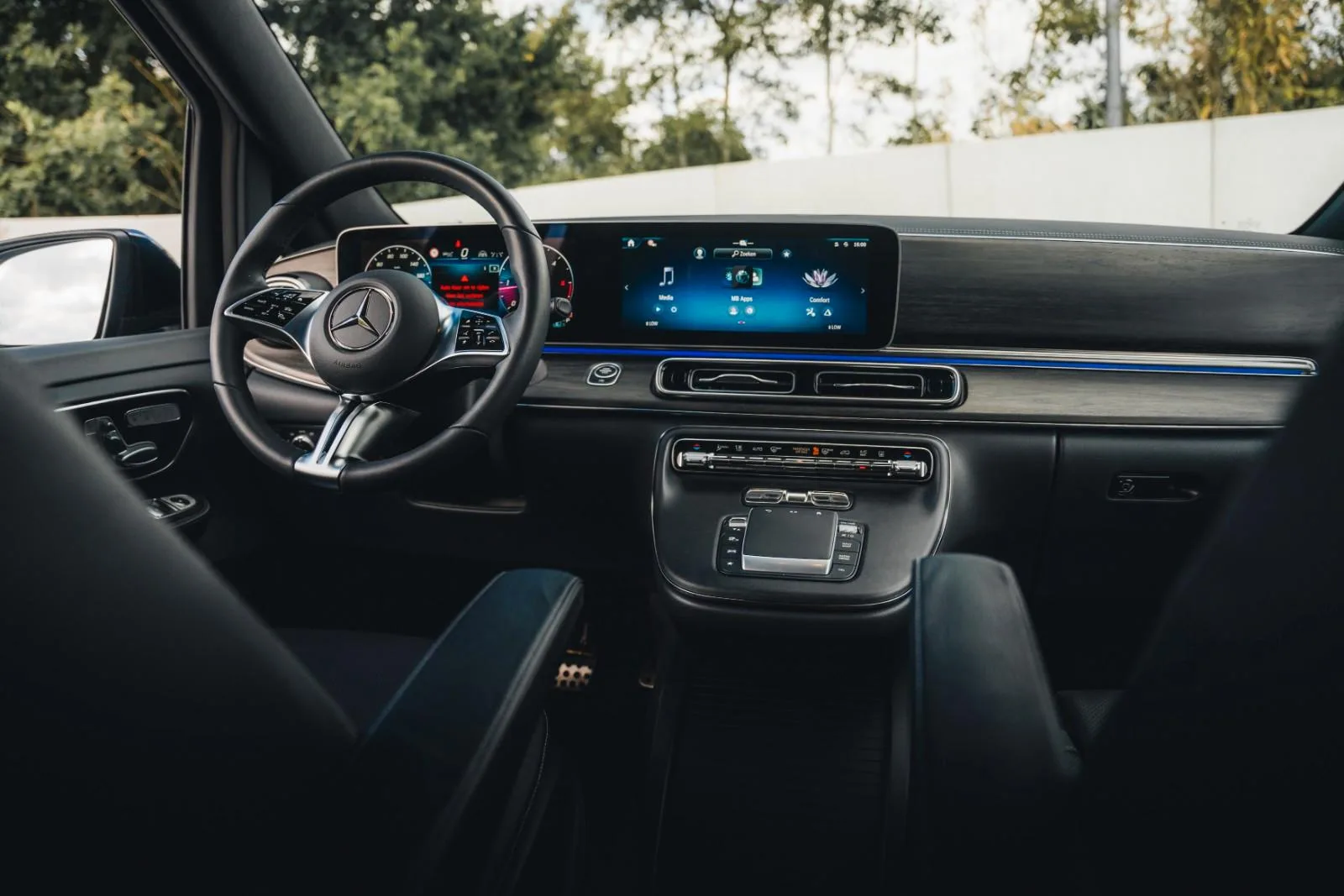 2025 Mercedes-Benz V 300 d 4MATIC, Avantgarde, AMG Line, 20/29