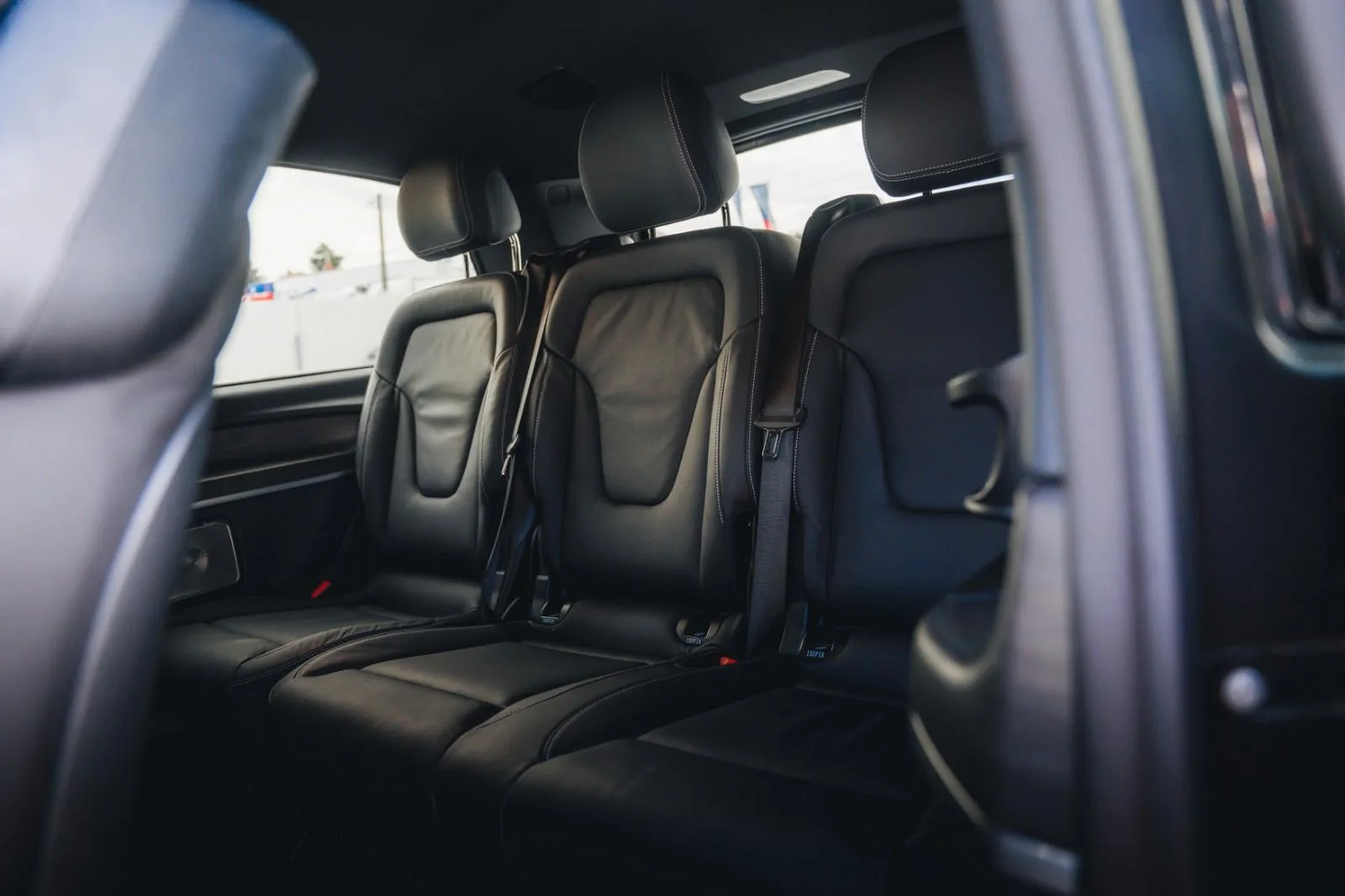 2025 Mercedes-Benz V 300 d 4MATIC, Avantgarde, AMG Line, 23/29