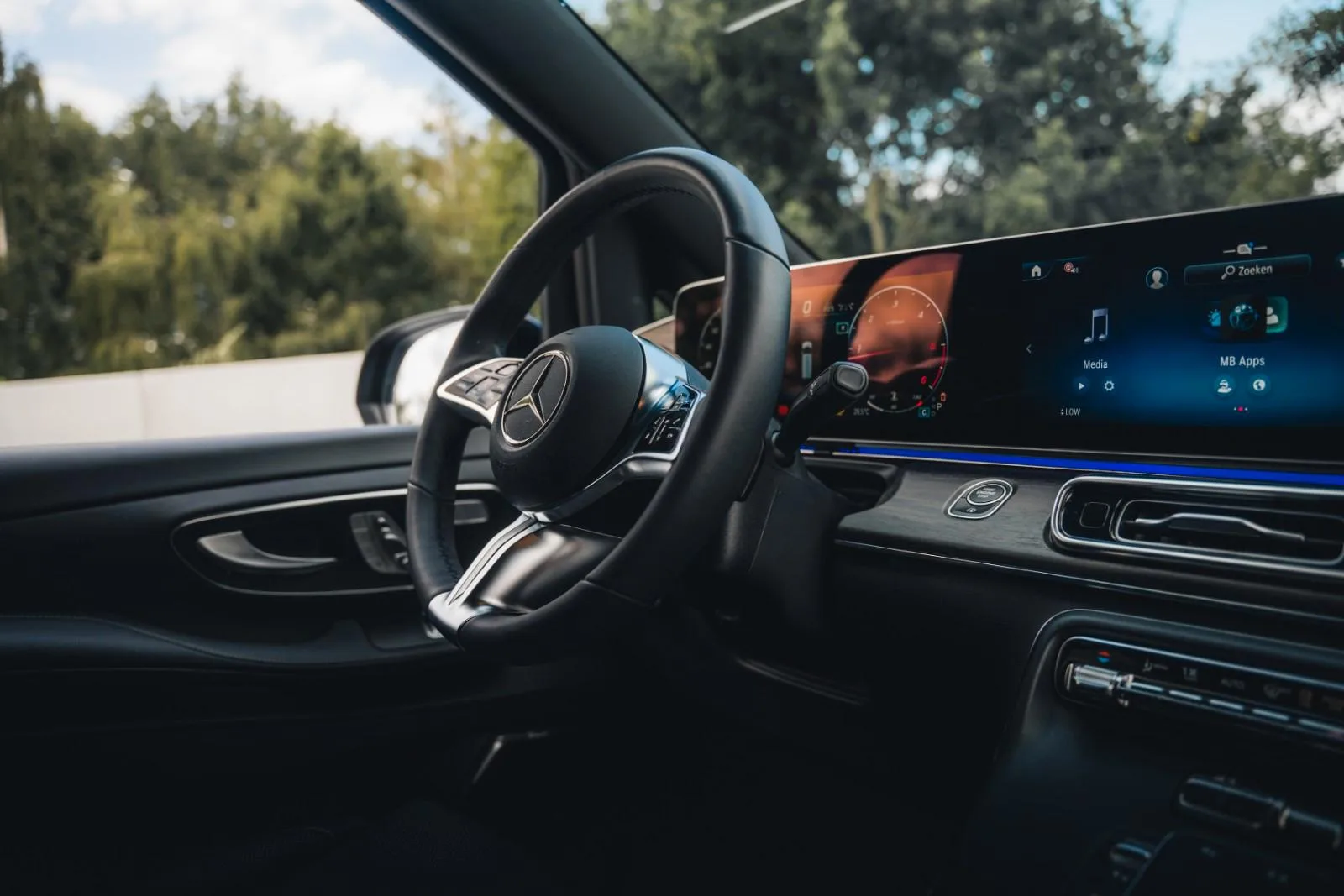 2025 Mercedes-Benz V 300 d 4MATIC, Avantgarde, AMG Line, 26/29