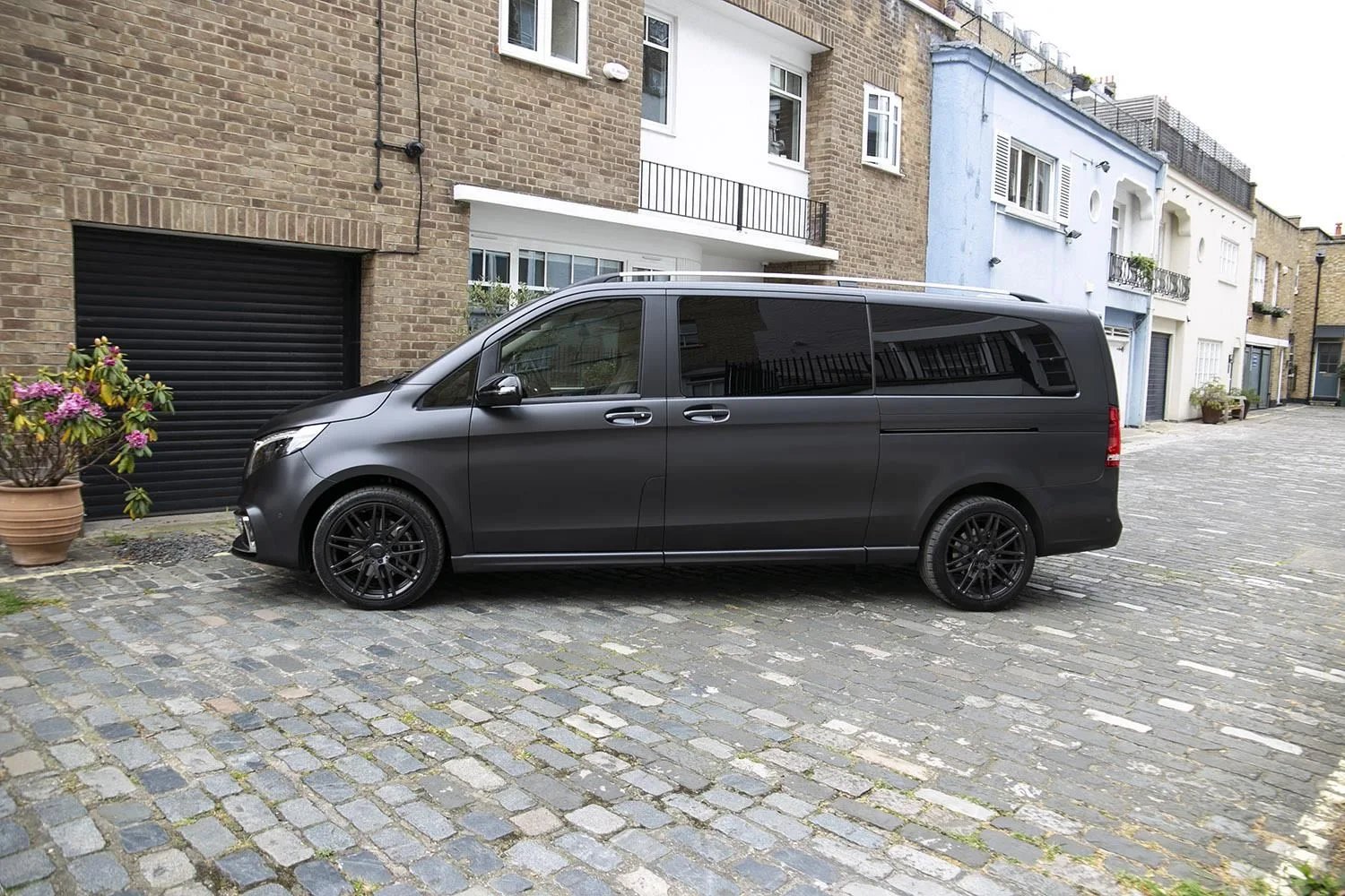 2025 Mercedes-Benz V 300 d 4MATIC, Avantgarde Edition, extra-long, BRABUS, 5/30