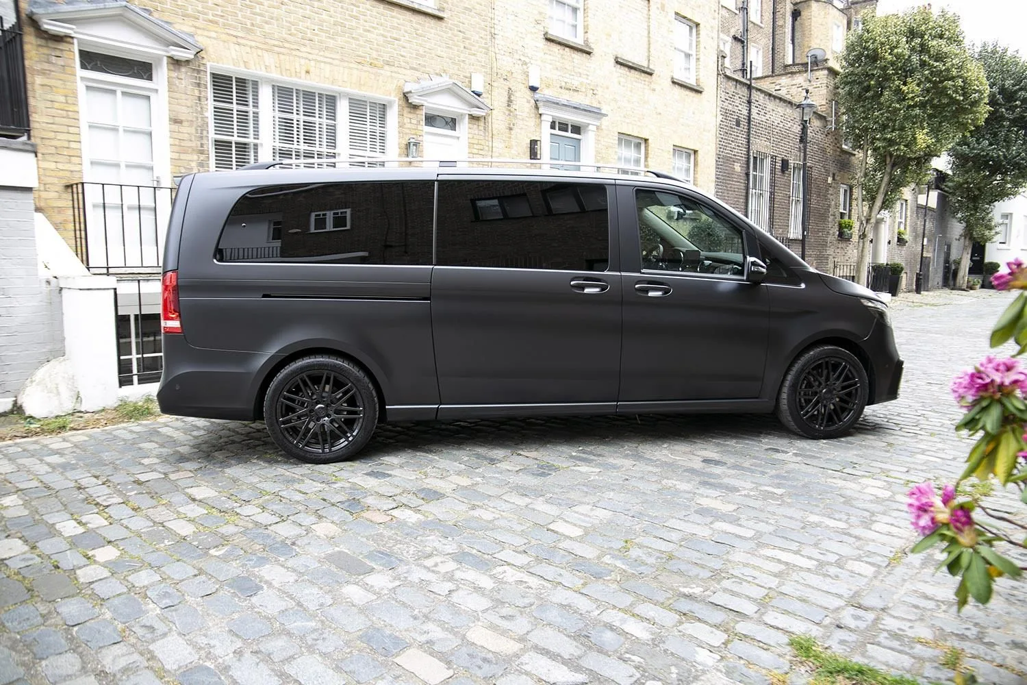 2025 Mercedes-Benz V 300 d 4MATIC, Avantgarde Edition, extra-long, BRABUS, 10/30