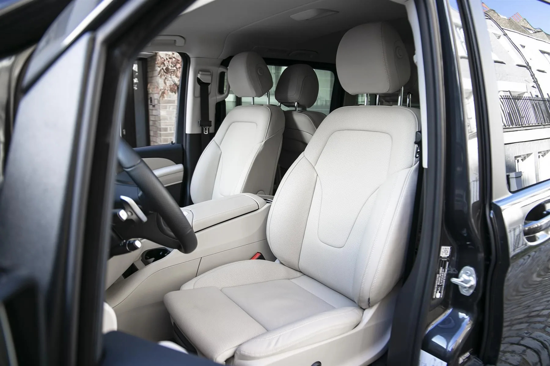 2025 Mercedes-Benz V 300 d 4MATIC, Avantgarde Edition, extra-long, BRABUS, 24/30