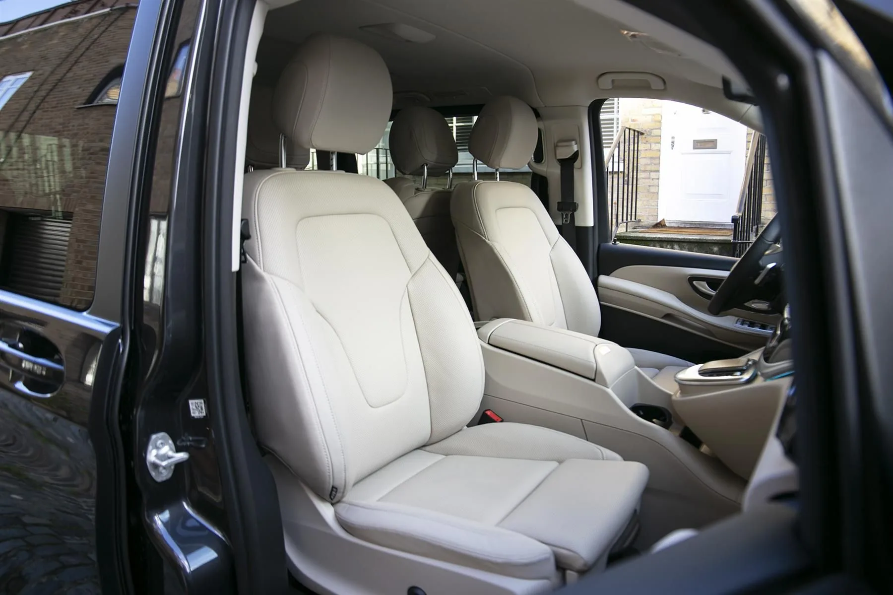 2025 Mercedes-Benz V 300 d 4MATIC, Avantgarde Edition, extra-long, BRABUS, 25/30