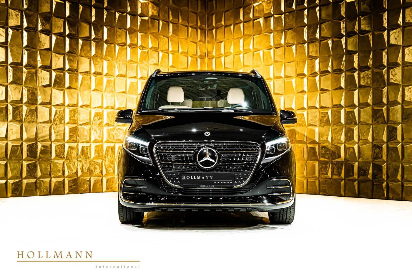 2025 Mercedes-Benz V 300 d 4MATIC, Exclusive Line, long, facelift offered by a specialist dealer in Stuhr, Germany, photo 6 of 8