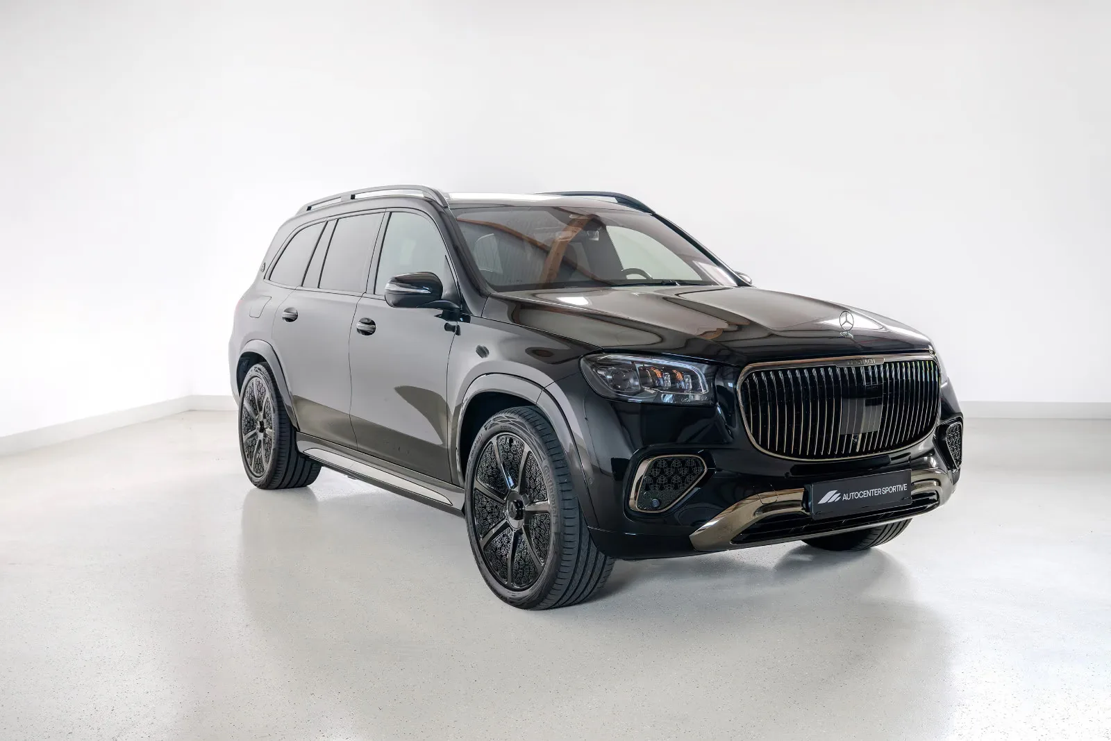 2025 Mercedes-Maybach GLS 600 Night Series proposée par un concessionnaire spécialisé à Bad Schussenried, Allemagne, photo principale
