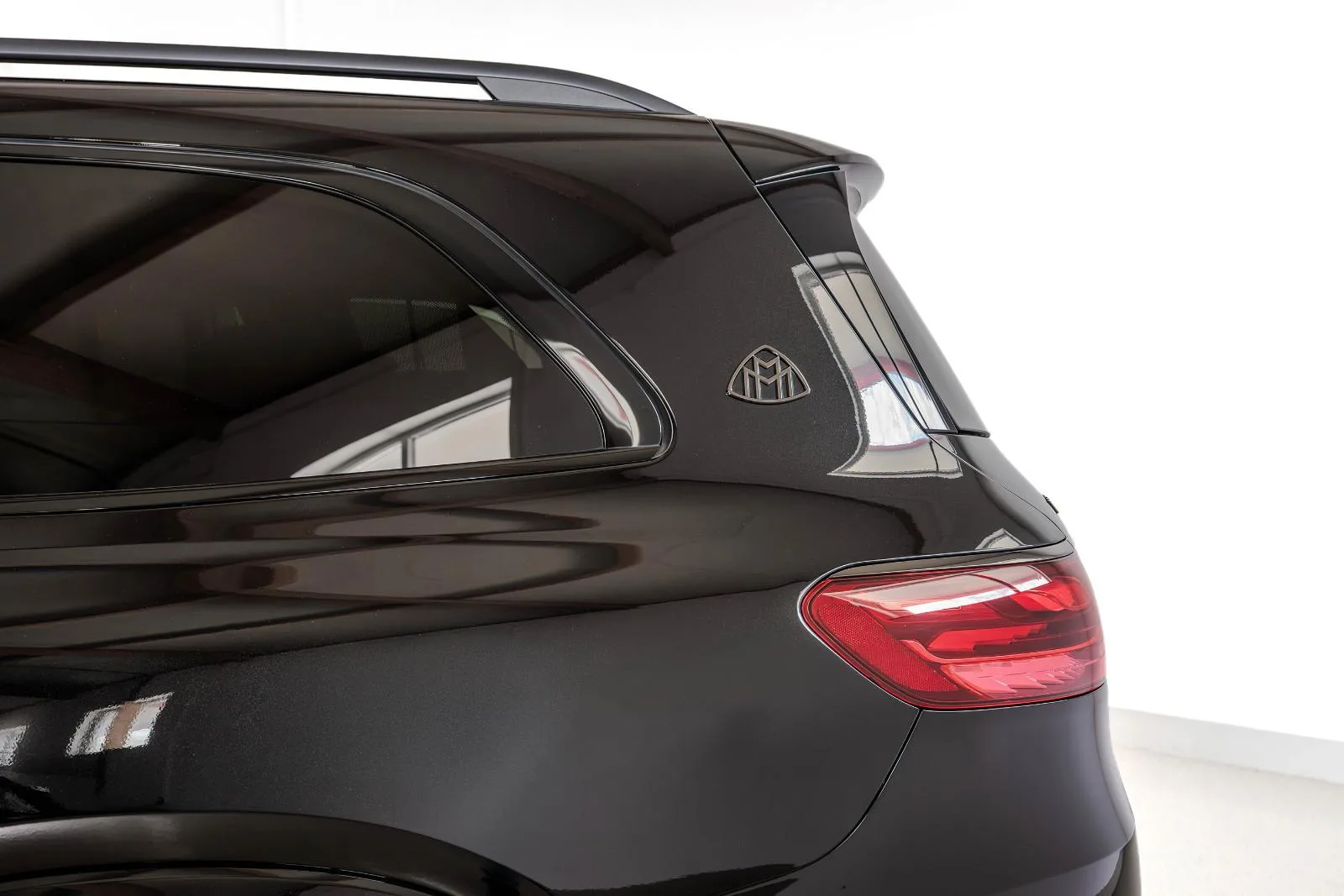 2025 Mercedes-Maybach GLS 600 Night Series, 19/30